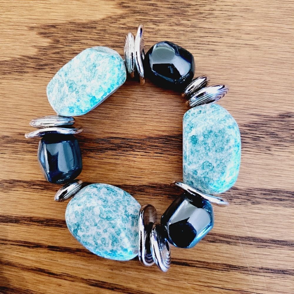New! Turquoise lightweight blue green stone bracelet - Picture 3 of 5